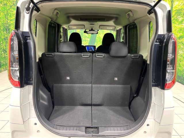 ���i�̂���������ʋ΁A���}���ɏ\���ȉ׎��X�y�[�X���m�ۂ��Ă���܂��B�Z�J���h�V�[�g��|���ƁA�傫�ȉו��̐ύڂ��\�ł���