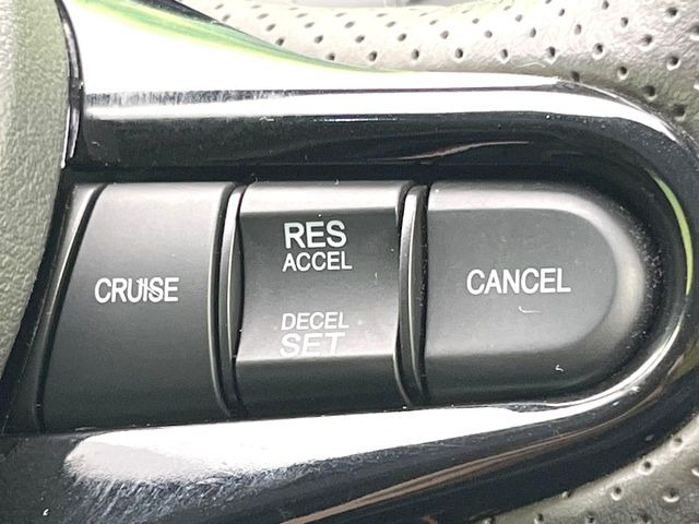 �y�N���[�Y�R���g���[���z�������H�����N���N���s�B�A�N�Z���𗣂��Ă���葬�x�ő��s���ł��A�������^�]���̕��S���y��!�����E�������ȒP�ȃX�C�b�`����Œ����ł��܂��B