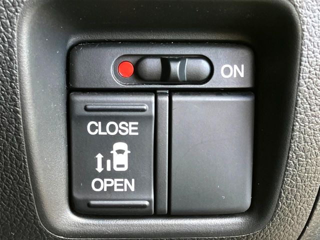 �y�p���[�X���C�h�h�A�z�X�}�[�g�L�[��^�]�Ȃ̃X�C�b�`�ŃX���C�h�h�A�̊J���\���d��������͂����ăh�A���J����K�v�������A���������q�l�ł��A�d���ו��������Ă��鎞�����N�ɊJ���߂ł��܂���