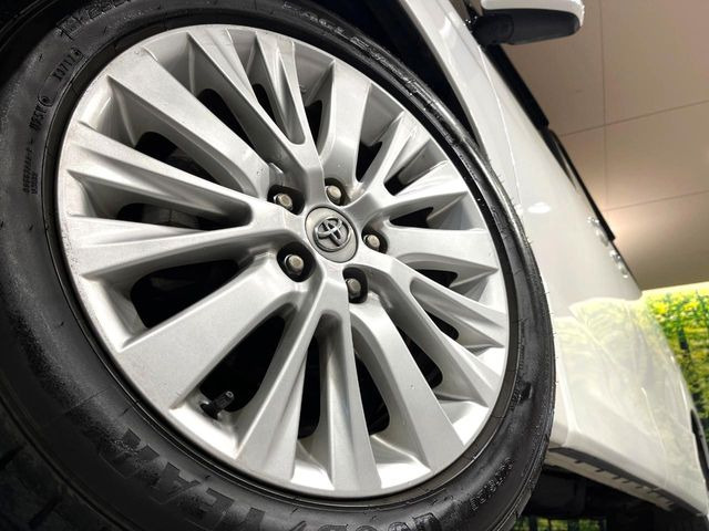 �y����18�C���`�A���~�z�C�[���z�O�ςɃ}�b�`���������A���~�z�C�[���𑕒����Ă���܂��B�e��ЊO�A���~�z�C�[����A�X�^�b�h���X�^�C�����戵�����Ă���܂��B���񂲑��k����������