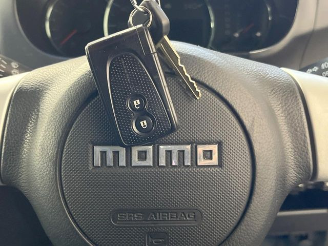 �y�L�[�t���[�V�X�e���z�J�o����|�P�b�g�ɓ��ꂽ�܂܂ł��h�A�̎{���E�������\�ȃX�}�[�g�L�[�𑕔��B�G���W���̃I���E�I�t�����J�M�����o���K�v����������Ƃ��Ă��֗��ł���