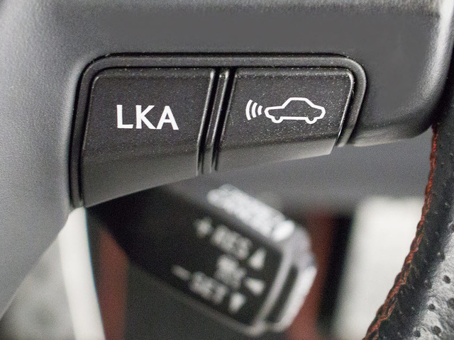 �Փˉ���x���^�v���N���b�V���Z�[�t�e�B�V�X�e�� �O���ɏo��������Q���ɑ΂��x��𔭂��A�h���C�o�[�Ɍx���B�����Ƀu���[�L�A�V�X�g�ɂ��Փˉ���Ƒ��x���y�����܂��B