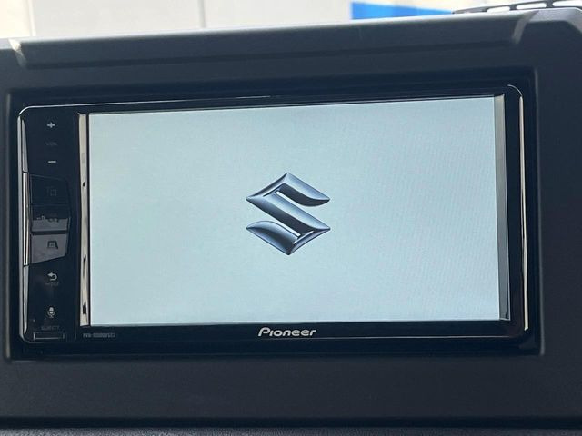 �y�����i�r�z�l�C�̏����i�r�𑕔����Ă���܂��B�i�r�̎g���₷���͂������A�I�[�f�B�I�@�\���[��!�L�����v�◷�s�͂������A�ʋ΂┃�����ȂǕ��i�̃h���C�u���y�����Ȃ�͂���