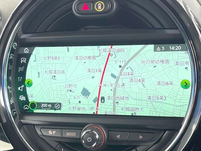 �������i�r:��̊��̂���i�r�́A����������ԓ������o���Ă���܂��BBluetooth�Đ��ȂǃI�[�f�B�I�@�\���[�����Ă���܂��̂ŁA�^�]�����y���߂܂���