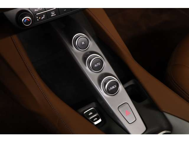 ���[���`�R���g���[�����ڂɂ��A�X�^�[�g���̏u���͂��ő剻�B�����Ɗ��\�I�ȃh���C�r���O�̋����𑶕��ɂ��̊����������܂��B