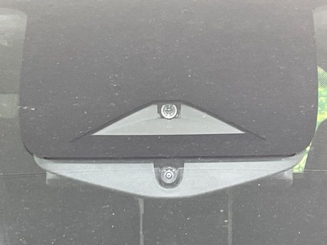 �y�C���e���W�F���g�G�}�[�W�F���V�[�u���[�L�z�t�����g�J�����őO���̎ԗ�����s�҂����m�B�Փ˂������Ȏ��͏Փ˔�Q�y���u���[�L���쓮�A�Փˉ�����T�|�[�g�B�����S�Ƀh���C�u�����y���݂��������܂��B