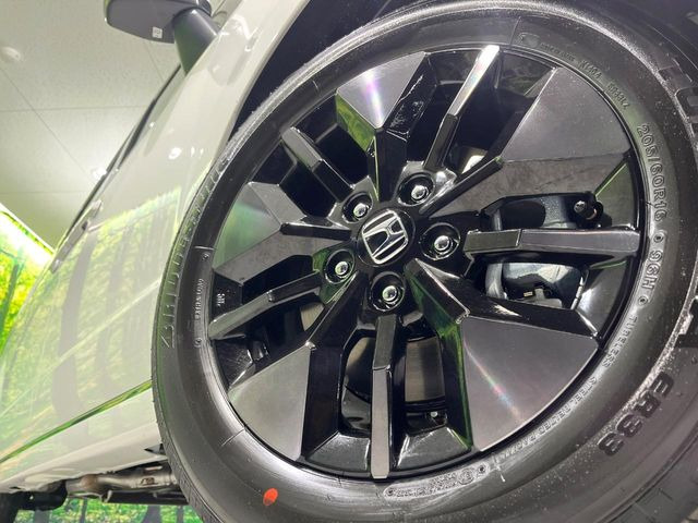 �y����16�C���`�A���~�z�C�[���z�O�ςɃ}�b�`���������A���~�z�C�[���𑕒����Ă���܂��B�e��ЊO�A���~�z�C�[����A�X�^�b�h���X�^�C�����戵�����Ă���܂��B���񂲑��k����������