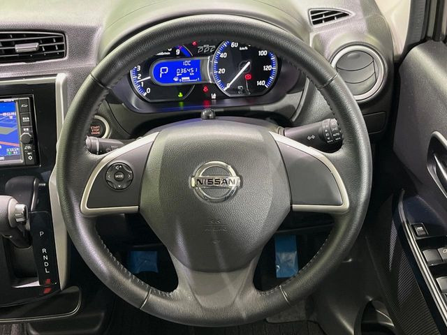 �y�����v�����X�e�A�����O�z�㎿�Ȋv���g�p���邱�ƂŁA��ɂ����������݂ƂĂ��^�]���₷���n���h���ł���