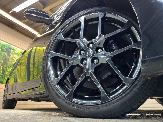 �y����18�C���`�A���~�z�C�[���z�O�ςɃ}�b�`���������A���~�z�C�[���𑕒����Ă���܂��B�e��ЊO�A���~�z�C�[����A�X�^�b�h���X�^�C�����戵�����Ă���܂��B���񂲑��k����������