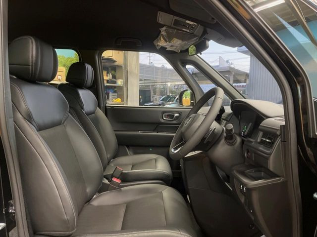 �y�n�[�t���U�[�V�[�g�z�������ƍ���S�n�𗼗������l�C�̃V�[�g���w�ʁE���ʂ̃t�@�u���b�N�f�ނ́A�ʋC���̗ǂ��⊊��ɂ����ɗD��Ă��܂��B�C���╞���ɍ��E���ꂸ���K�ɂ���肢�������܂��B