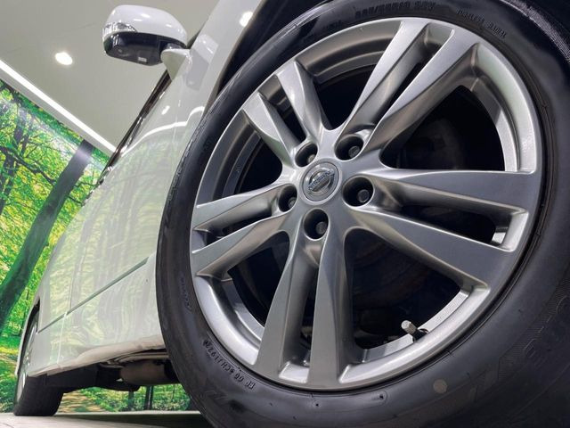 �y����18�C���`�A���~�z�C�[���z�O�ςɃ}�b�`���������A���~�z�C�[���𑕒����Ă���܂��B�e��ЊO�A���~�z�C�[����A�X�^�b�h���X�^�C�����戵�����Ă���܂��B���񂲑��k����������