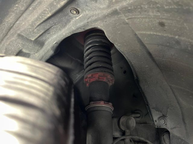 �yBLITZ�ԍ����z�ԍ����Ⴍ�Ȃ�A�X�^�C���b�V���Ȍ����ڂƂȂ��Ă���܂��B�ԗ��̏d�S�������鎖�ŁA���s���̈��萫�����サ�܂���