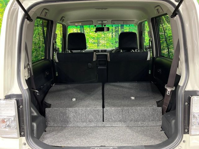 ���i�̂���������ʋ΁A���}���ɏ\���ȉ׎��X�y�[�X���m�ۂ��Ă���܂��B�Z�J���h�V�[�g��|���ƁA�傫�ȉו��̐ύڂ��\�ł���