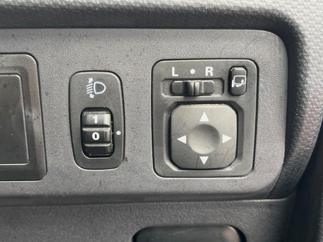 �y�d���i�[�~���[�z�T�C�h�~���[�͓d���i�[���ƂȂ��Ă���A�������ԏ�ł��L�Y�������X�N��}�����܂��B