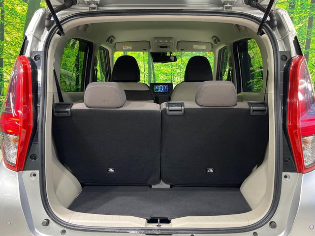 ���i�̂���������ʋ΁A���}���ɏ\���ȉ׎��X�y�[�X���m�ۂ��Ă���܂��B�Z�J���h�V�[�g��|���ƁA�傫�ȉו��̐ύڂ��\�ł���