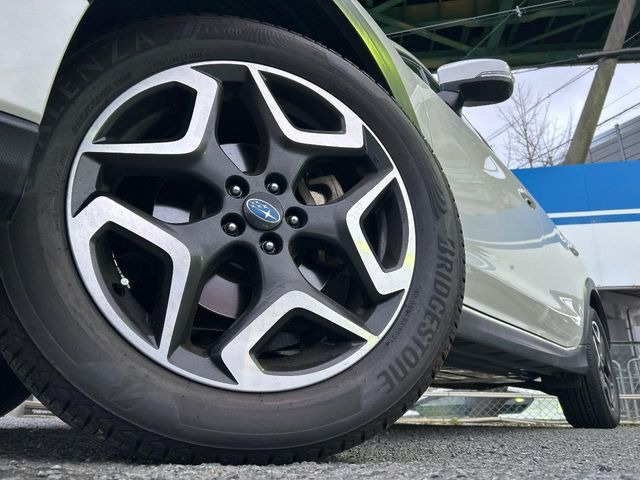 �y����18�C���`�A���~�z�C�[���z�O�ςɃ}�b�`���������A���~�z�C�[���𑕒����Ă���܂��B�e��ЊO�A���~�z�C�[����A�X�^�b�h���X�^�C�����戵�����Ă���܂��B���񂲑��k����������