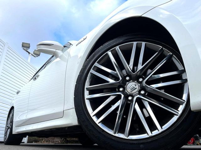 �y�����I�v�V����18�C���`�A���~�z�C�[���z�����I�v�V�����z�C�[���𑕒��B���s���\�̌���ɉ����A�O�ς����X�^�C���b�V���ɂȂ��Ă��܂��B