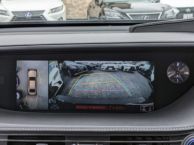 �p�m���~�b�N�r���[���j�^�[�𑕔�!�ォ��ԗ��������낵���悤�ȉf�����i�r��ʂɕ\���ł��܂��B�ԗ��O�㍶�E�ɓ��ڂ���4�̃J�����f�����p���ڂȂ�����!�ڎ��ł͌����Ȃ����������A���^�C���Ō���܂��B