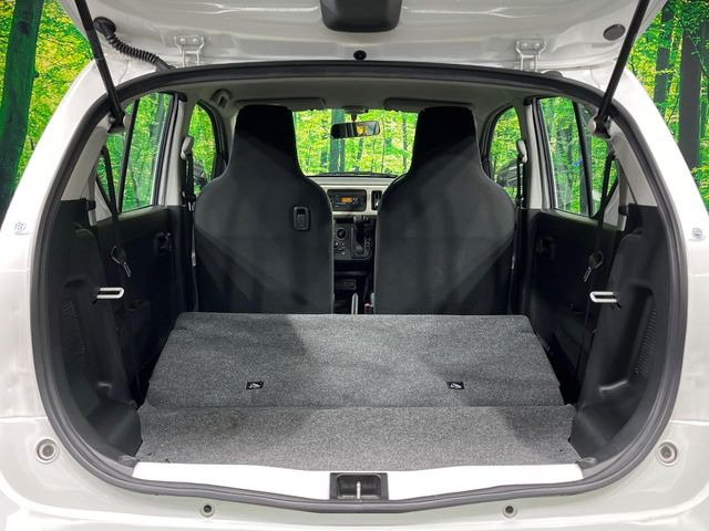 ���i�̂���������ʋ΁A���}���ɏ\���ȉ׎��X�y�[�X���m�ۂ��Ă���܂��B�Z�J���h�V�[�g��|���ƁA�傫�ȉו��̐ύڂ��\�ł���