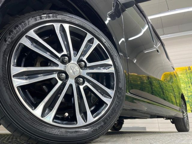 �y����15�C���`�A���~�z�C�[���z�O�ςɃ}�b�`���������A���~�z�C�[���𑕒����Ă���܂��B�e��ЊO�A���~�z�C�[����A�X�^�b�h���X�^�C�����戵�����Ă���܂��B���񂲑��k����������