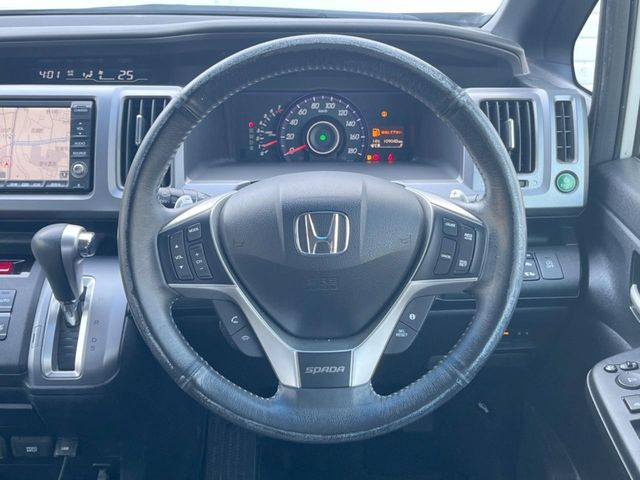 �y�����v�����X�e�A�����O�z�㎿�Ȋv���g�p���邱�ƂŁA��ɂ����������݂ƂĂ��^�]���₷���n���h���ł���