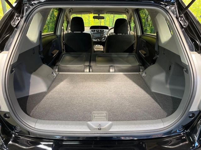 ���i�̂���������ʋ΁A���}���ɏ\���ȉ׎��X�y�[�X���m�ۂ��Ă���܂��B�Z�J���h�V�[�g��|���ƁA�傫�ȉו��̐ύڂ��\�ł���