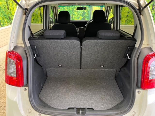 ���i�̂���������ʋ΁A���}���ɏ\���ȉ׎��X�y�[�X���m�ۂ��Ă���܂��B�Z�J���h�V�[�g��|���ƁA�傫�ȉו��̐ύڂ��\�ł���