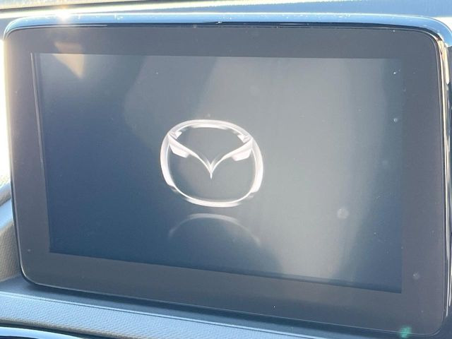 �y�}�c�_�R�l�N�g�z�ԓ��̕��͋C�Ƀ}�b�`������̌^�^�C�v�̃f�B�X�v���C�B�e����q�ݒ��Bluetooth�Đ����A�l�X�ȋ@�\���y���߂܂��B��pSD�J�[�h�̂��w���ŁA�i�r�@�\���g�p�o���܂��B