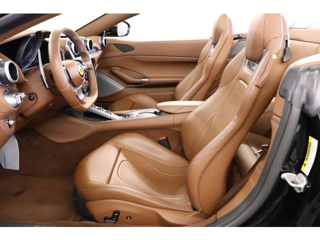 ���K�����ɂ߂��t���d���V�[�g�B�V�[�g�q�[�^�[�Ɖ^�]�ȃ������[�@�\������A����œK�ȃ|�W�V�����ŗD��ȃh���C�u�����y���݂��������܂��B