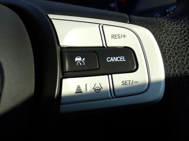 �y�N���[�Y�R���g���[���z�������H�ł̒��������s���y�Ɂ�A�N�Z���y�_���𓥂܂��Ɏԑ������ɕۂ��Ƃ��\�ł��B�O���̎ԗ������m���ĎԊԂ�ۂ悤�ɑ��x���߂��Ă���܂�!!