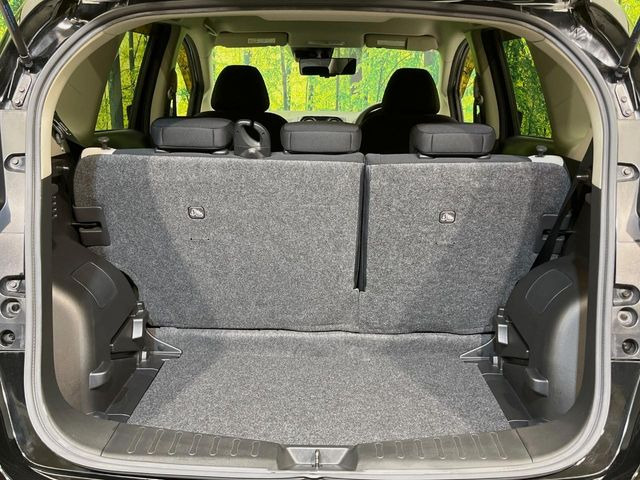 ���i�̂���������ʋ΁A���}���ɏ\���ȉ׎��X�y�[�X���m�ۂ��Ă���܂��B�Z�J���h�V�[�g��|���ƁA�傫�ȉו��̐ύڂ��\�ł���