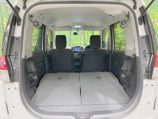 ���i�̂���������ʋ΁A���}���ɏ\���ȉ׎��X�y�[�X���m�ۂ��Ă���܂��B�Z�J���h�V�[�g��|���ƁA�傫�ȉו��̐ύڂ��\�ł���