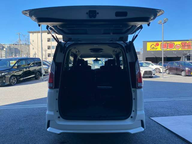 彦根インターからお車で3分とアクセス便利!近くには有名観光地の彦根城もありますので、観光と合わせてのご来店も良いですね♪活気溢れる自慢のスタッフがお客様のご来店をお待ちしております!