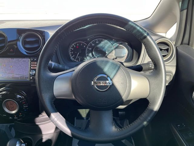 �y�X�e�A�����O�X�C�b�`�z�^�]���A�O������ڐ������炷���ƂȂ��A�I�[�f�B�I���̑��삪�\�ȕ֗��@�\!���S&���K�ȃh���C�u�����o���Ă���܂���