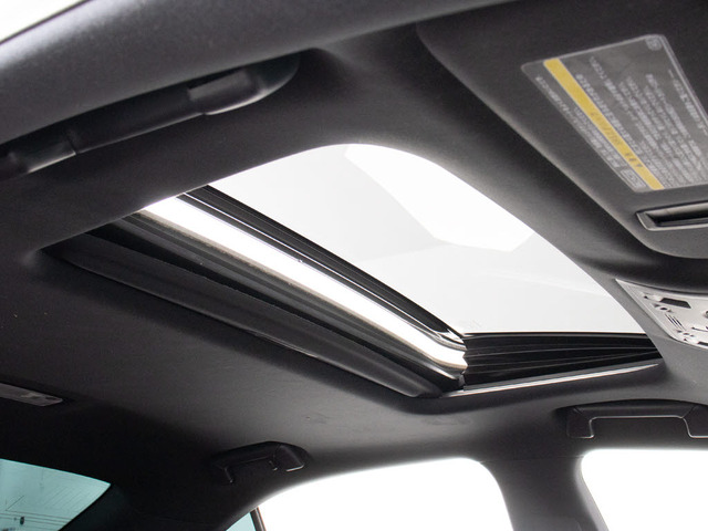 �l�C�����̃T�����[�t���t���Ă��܂�!�㉺�`���g�ɑO��X���C�h�@�\���t���Ă��܂��̂ŁA�l�X�ȃh���C�u�V�[���Ŋ��􂵂Ă���܂�!!�J��������ԓ���Ԃ͋C�����������ł���!����̊����Ă݂ĉ�����!