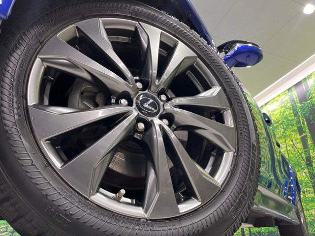 �y����18�C���`�A���~�z�C�[���z�O�ςɃ}�b�`���������A���~�z�C�[���𑕒����Ă���܂��B�e��ЊO�A���~�z�C�[����A�X�^�b�h���X�^�C�����戵�����Ă���܂��B���񂲑��k����������