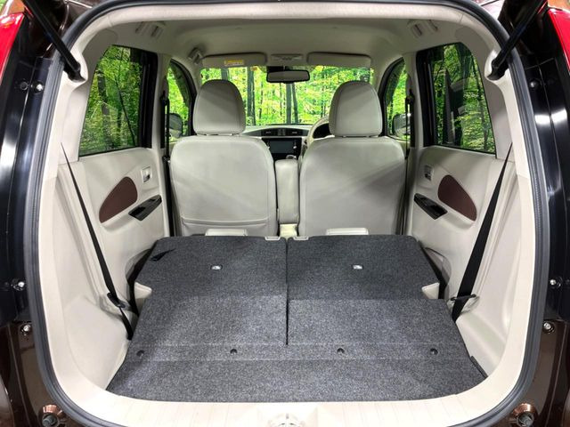 ���i�̂���������ʋ΁A���}���ɏ\���ȉ׎��X�y�[�X���m�ۂ��Ă���܂��B�Z�J���h�V�[�g��|���ƁA�傫�ȉו��̐ύڂ��\�ł���