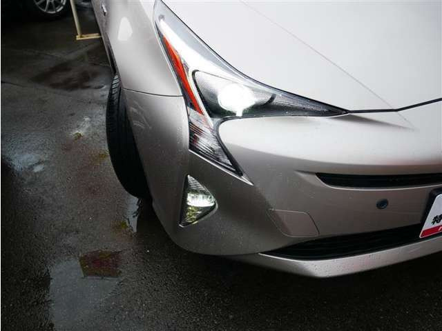 プリウス1.8 S E-Four 4WD