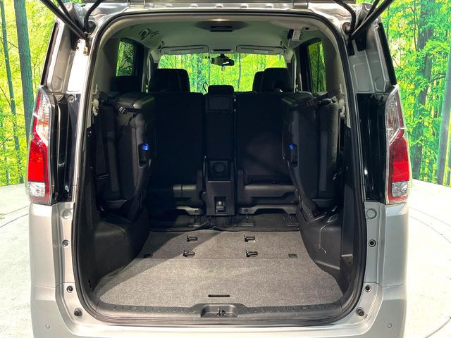 ���i�̂���������ʋ΁A���}���ɏ\���ȉ׎��X�y�[�X���m�ۂ��Ă���܂��B�Z�J���h�V�[�g��|���ƁA�傫�ȉו��̐ύڂ��\�ł���