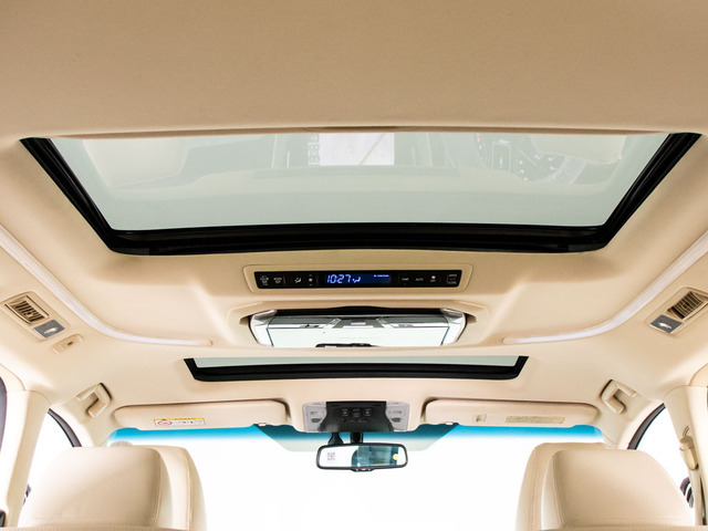 ★サンルーフ★&zwnj;人気装備のサンルーフ装着!開放的な空間をお楽しみいただけます!