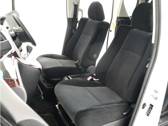 当店では、展示前の車両クリーニングは勿論、ご納車前のクリーニングも手を抜きません!安心のカーライフをご提供致します。