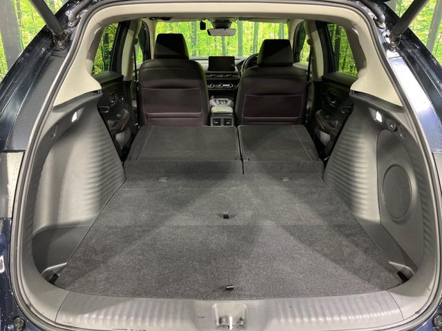 ���i�̂���������ʋ΁A���}���ɏ\���ȉ׎��X�y�[�X���m�ۂ��Ă���܂��B�Z�J���h�V�[�g��|���ƁA�傫�ȉו��̐ύڂ��\�ł���