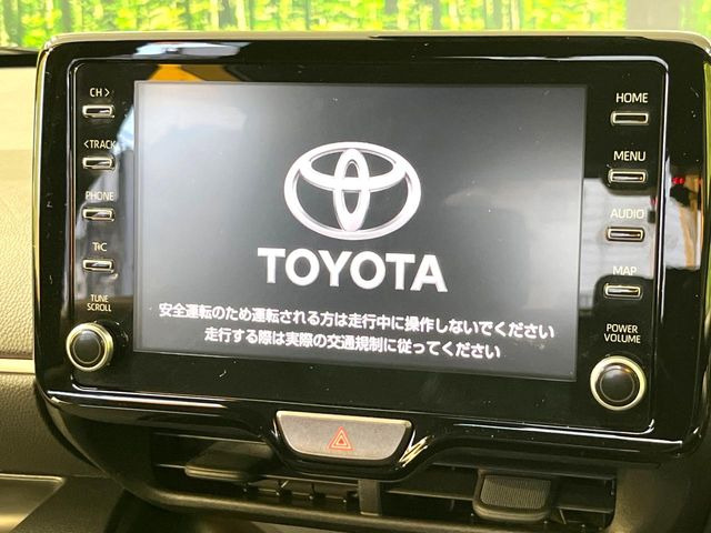 �y����8�C���`�f�B�X�v���C�I�[�f�B�I�z���ʂ̃f�B�X�v���C��AppleCarPlay��AndroidAuto�����p�\�B�傫�ȉ�ʂŃX�}�z�i�r�A�v���������p���������܂���