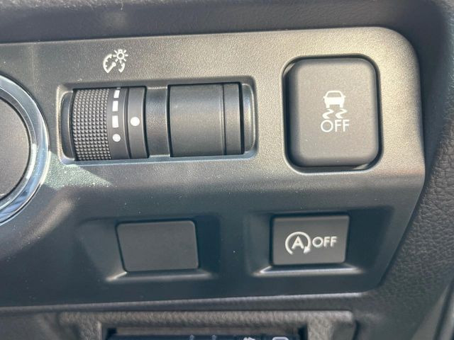 �y�A�C�h�����O�X�g�b�v�z�ԐM����a�؂Œ�Ԃ����ۂɃG���W�����~���A���ʂȔR���̏����}���܂��B�R��������ی�ɂȂ���@�\��G���W���̓u���[�L�𗣂��΍Ďn�����܂��B