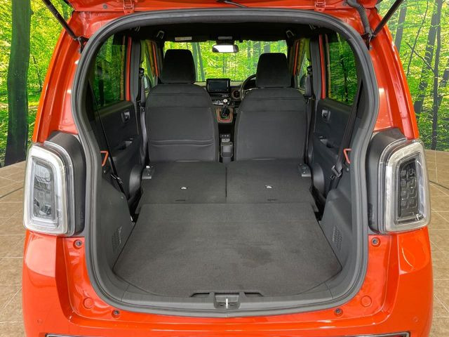 ���i�̂���������ʋ΁A���}���ɏ\���ȉ׎��X�y�[�X���m�ۂ��Ă���܂��B�Z�J���h�V�[�g��|���ƁA�傫�ȉו��̐ύڂ��\�ł���