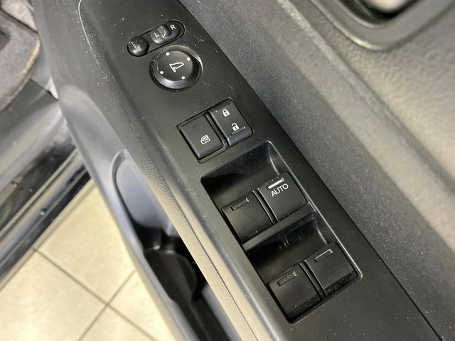 �y�d���i�[�~���[�z�T�C�h�~���[�͓d���i�[���ƂȂ��Ă���A�������ԏ�ł��L�Y�������X�N��}�����܂��B