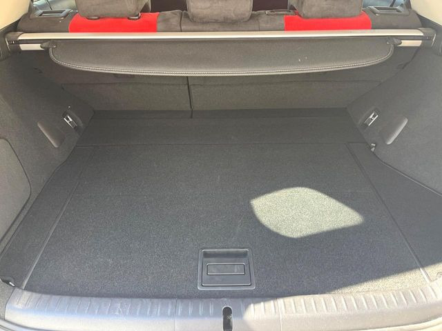 ���i�̂���������ʋ΁A���}���ɏ\���ȉ׎��X�y�[�X���m�ۂ��Ă���܂��B