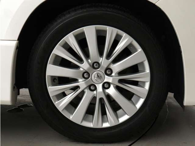 お客様のお好みの新品18インチ、19インチ、20インチホイール装着可能!ダウンサスなどローダウンも取付可能です!ヴァルドやワークなどのメーカー品も取り寄せ可能です!