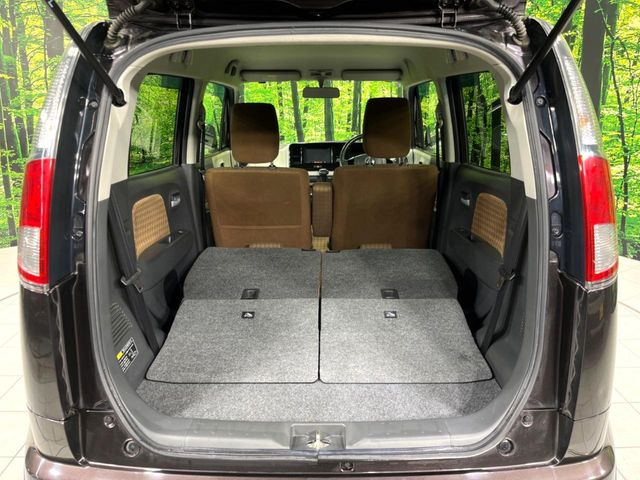 ���i�̂���������ʋ΁A���}���ɏ\���ȉ׎��X�y�[�X���m�ۂ��Ă���܂��B�Z�J���h�V�[�g��|���ƁA�傫�ȉו��̐ύڂ��\�ł���