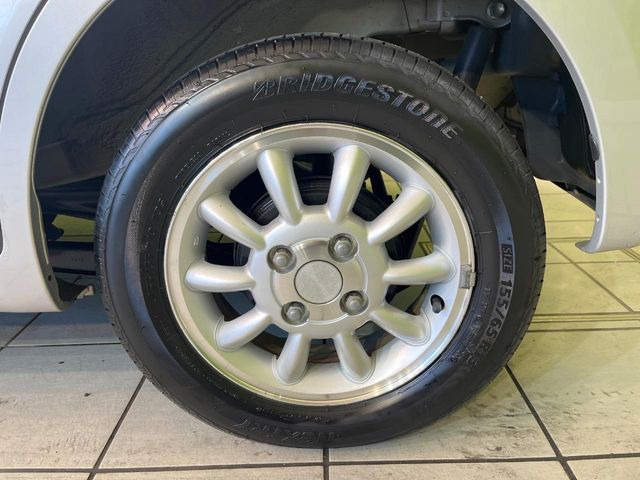 �y�����A���~�z�C�[���z�O�ςɃ}�b�`���������A���~�z�C�[���𑕒����Ă���܂��B�e��ЊO�A���~�z�C�[����A�X�^�b�h���X�^�C�����戵�����Ă���܂��B���񂲑��k����������